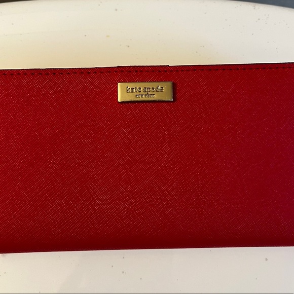 Kate spade purse and wallet. Has removable  cross body strap - Picture 9 of 10